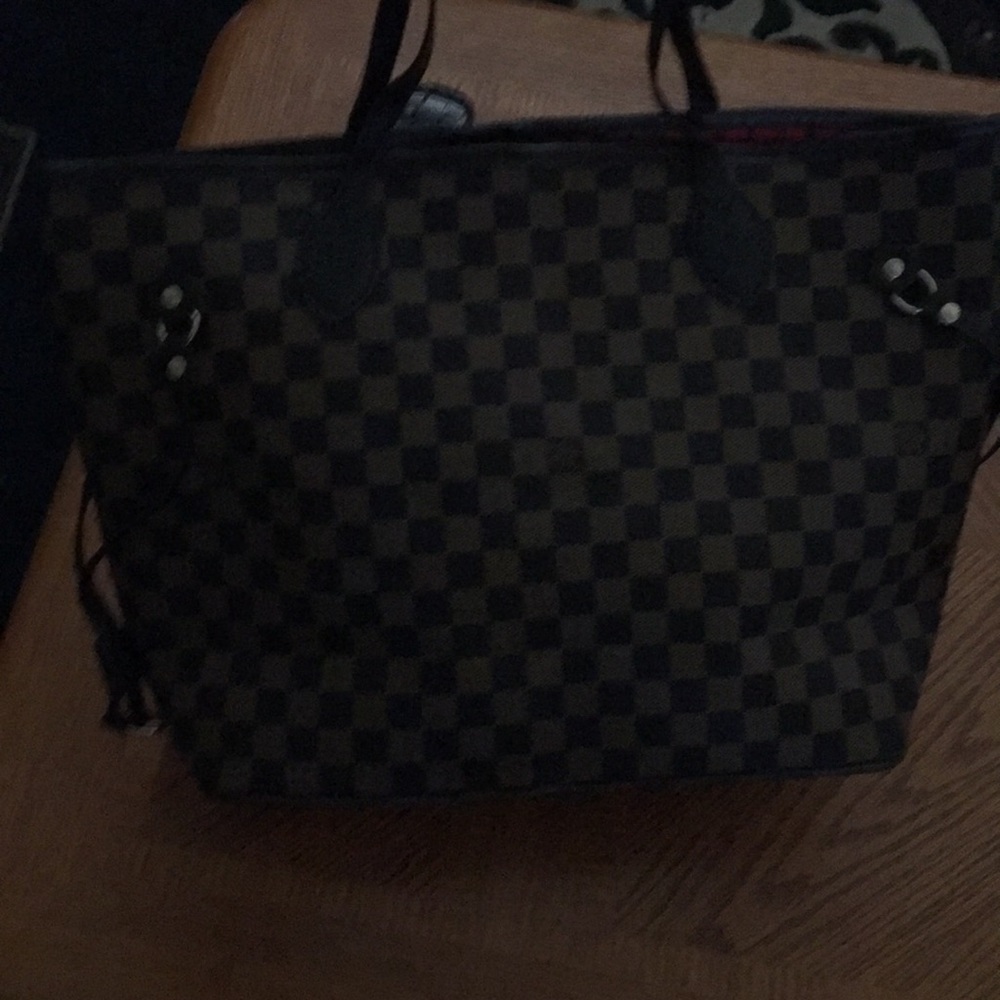 LV Neverfull Gm large bag clutch included
